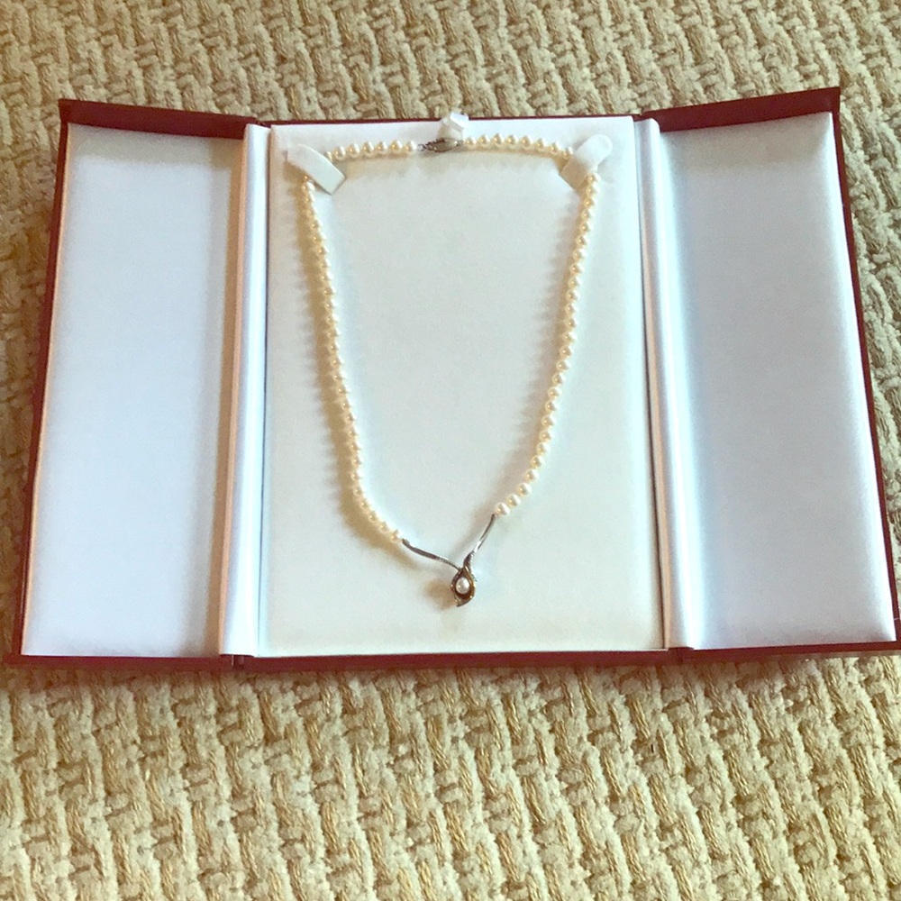 Pearl necklace